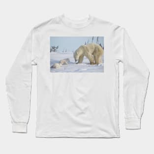 Mother polar bear watching over her two newborn cubs Long Sleeve T-Shirt